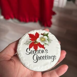 4/$100 Festive Season's Greetings ceramic trinket box organizer 🥰